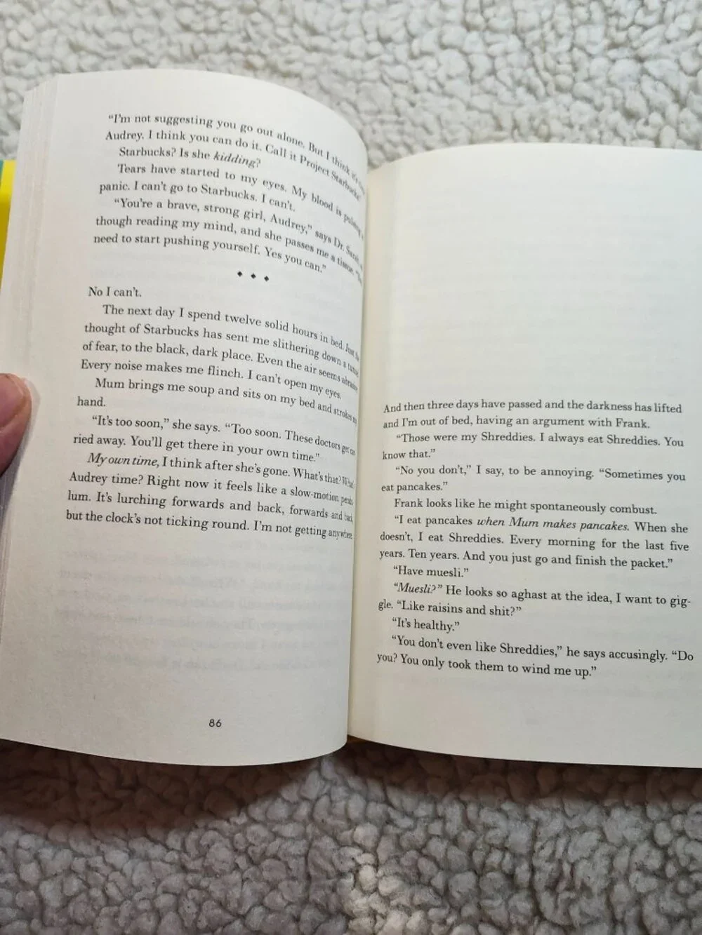 Sophie Kinsella Finding Audrey Hardcover 2015 Doubleday Canada Dust Jacket - Picture 7 of 14